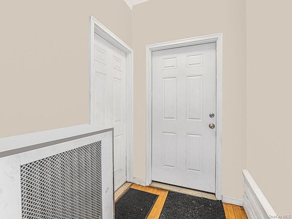 3rd image of 2646 Morris Ave