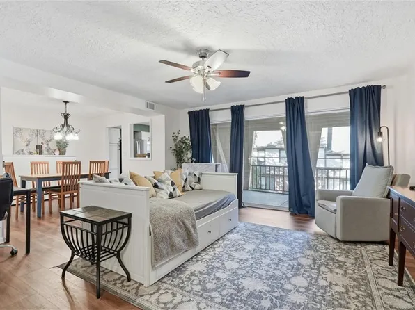 7430 W 102nd Ct, Overland Park, KS 66212