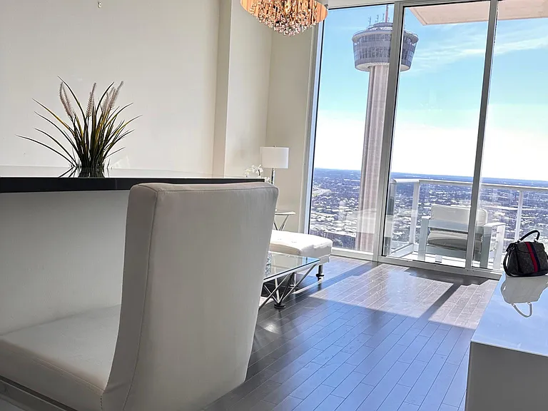 610 E Market St #3213 — Photo 9