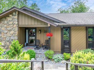 149 Country Ridge Rd, Hendersonville, NC 28739