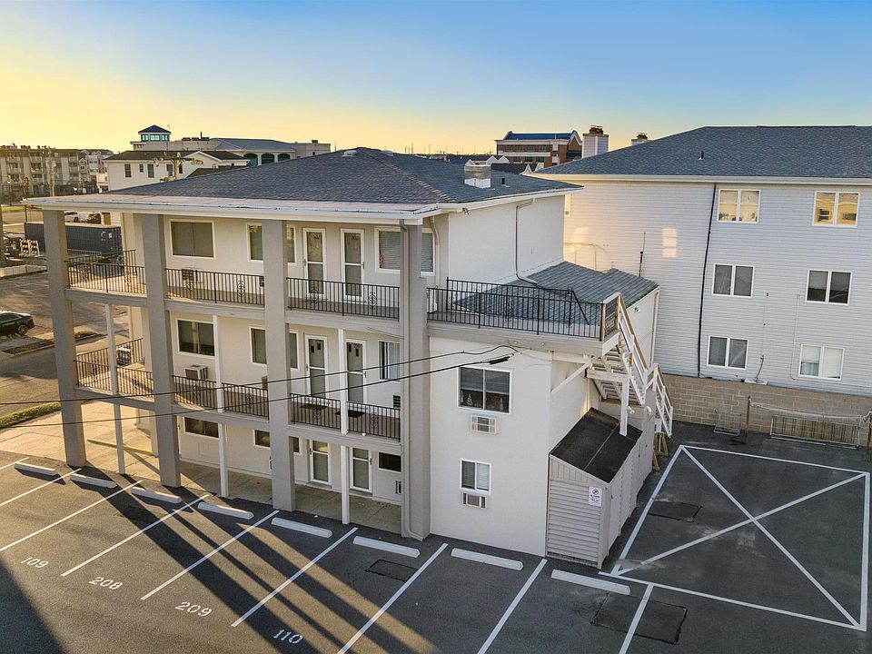 1st image of 3918 Landis Ave #111
