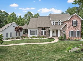 517 Old Logging Rd, Eureka, MO 63025