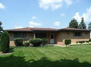 6239 Crescent Way Dr, Troy, MI 48085