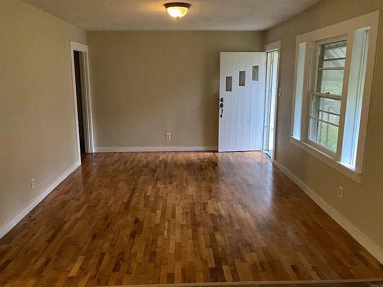 1310 W Saint Louis St — Photo 4
