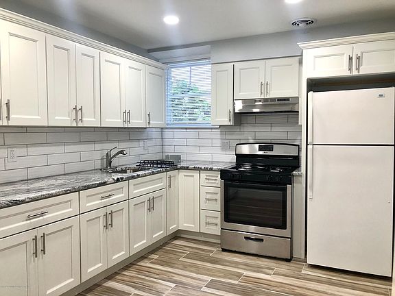 3rd image of 14 Lamport Blvd