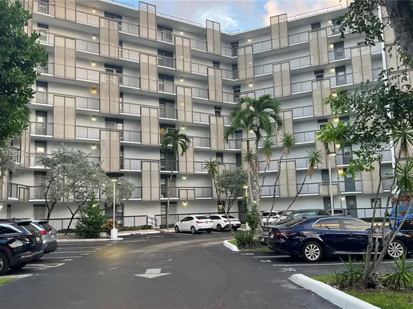 20500 W Country Club Dr APT 117, Aventura, FL 33180