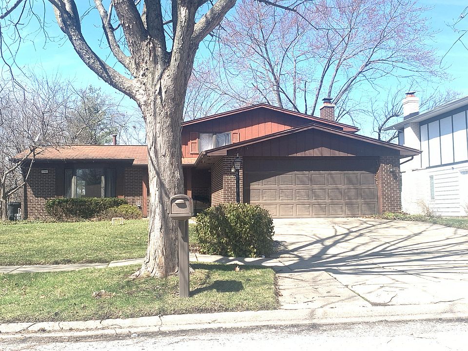 1st image of 22460 Lakeshore Dr