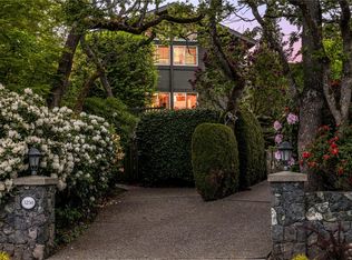 3250 Norfolk Rd, Oak Bay, BC V8R6H4