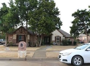 203 Williamsburg Ln, Ovilla, TX 75154