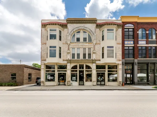 229 1/2 E Front St #2-A, Bloomington, IL 61701