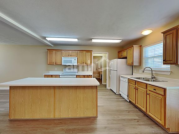 3rd image of 4239 Turnberry Rd