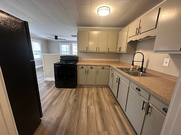 3rd image of 726 Franklin Blvd