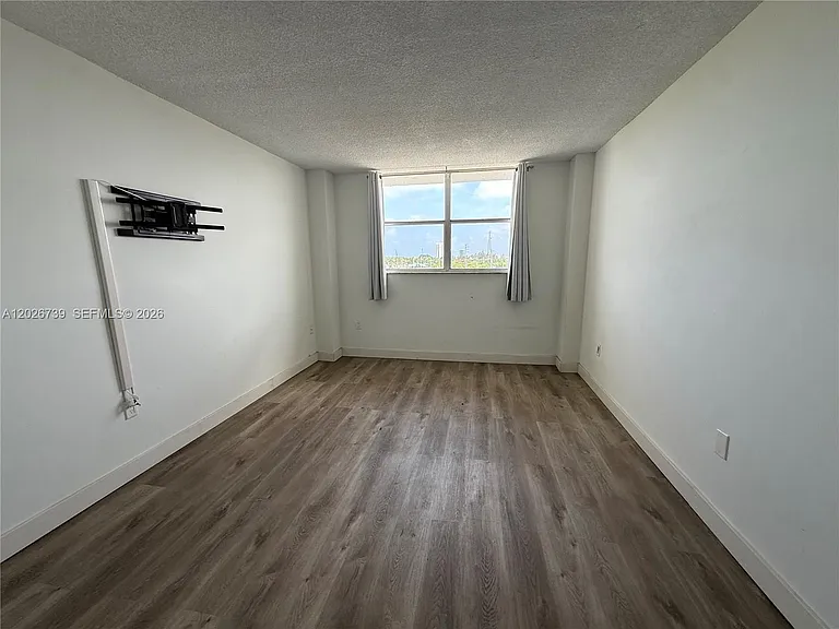 16465 NE 22nd Ave #610 — Photo 5
