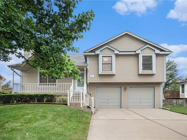 7012 Willis Dr, Pleasant Valley, MO 64068