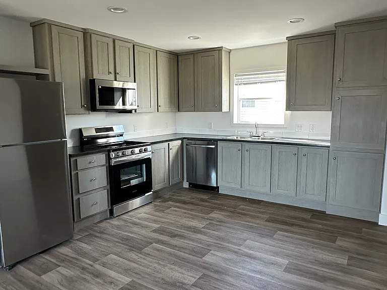 310 E 36th Pl — Photo 12