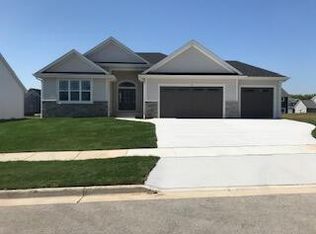 518 Woodside Ct, West Bend, WI 53095