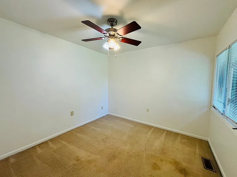 328 Shenandoah Cir — Photo 9