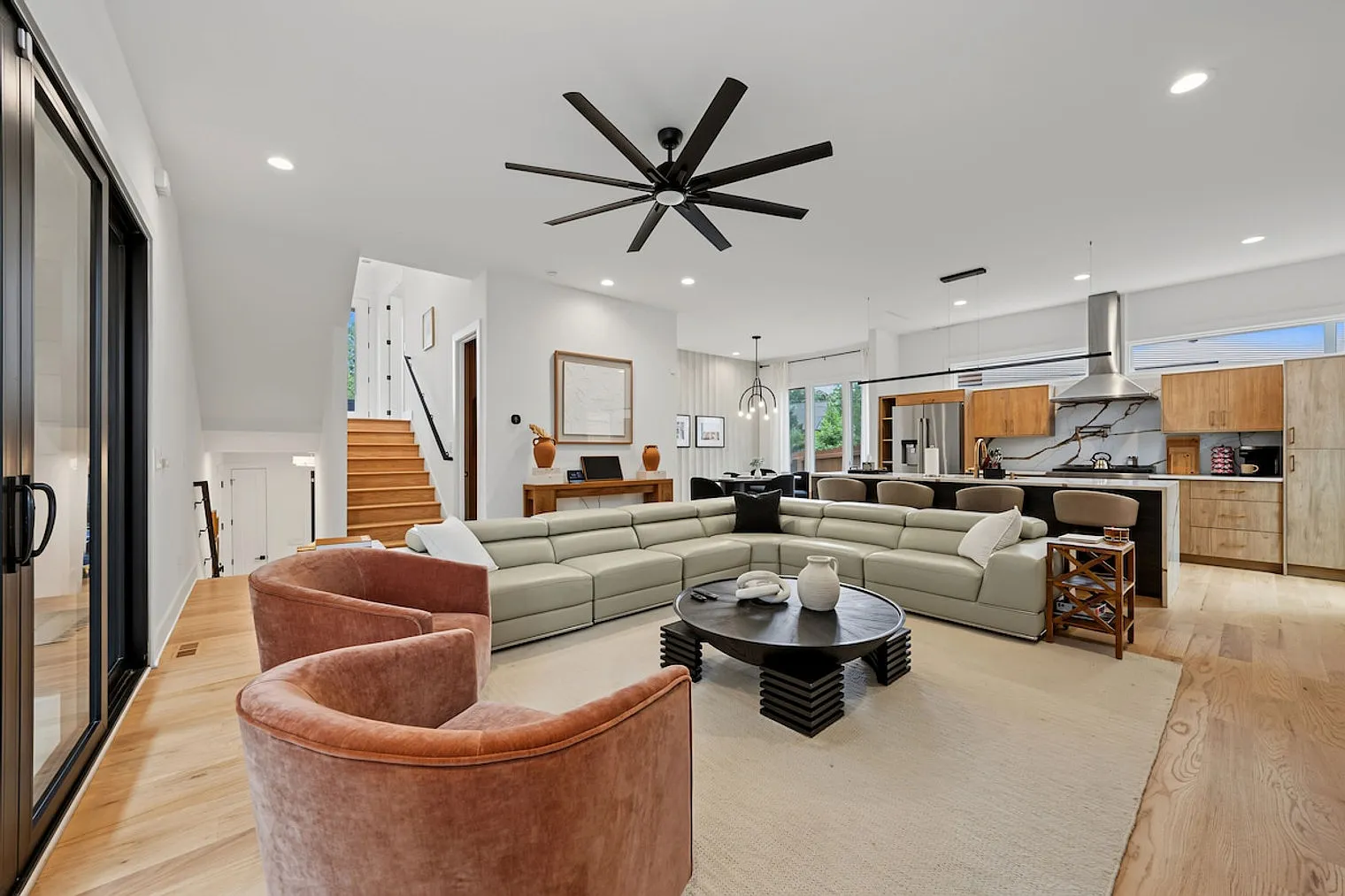 5 bed, 4.5 bath, $19,655 — Photo 1