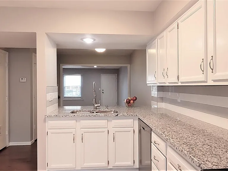 8328 Metcalf Ave — Photo 18