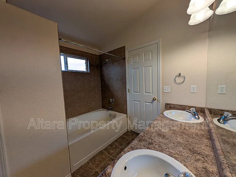 4848 Iron Horse Villas Point — Photo 7