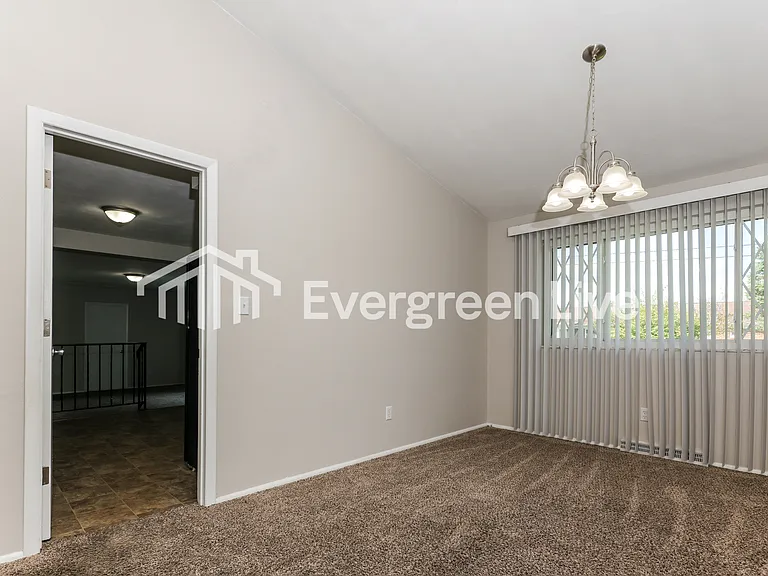 320 Blairwood Dr — Photo 6