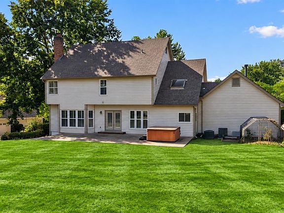 3rd image of 17619 Bridgeway Dr
