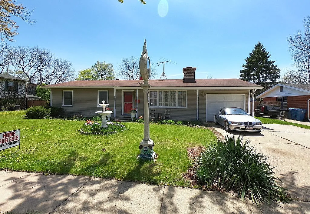 821 Royal Ln photo 1
