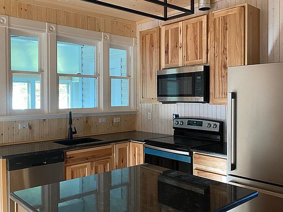 3rd image of 2680 Court Ave