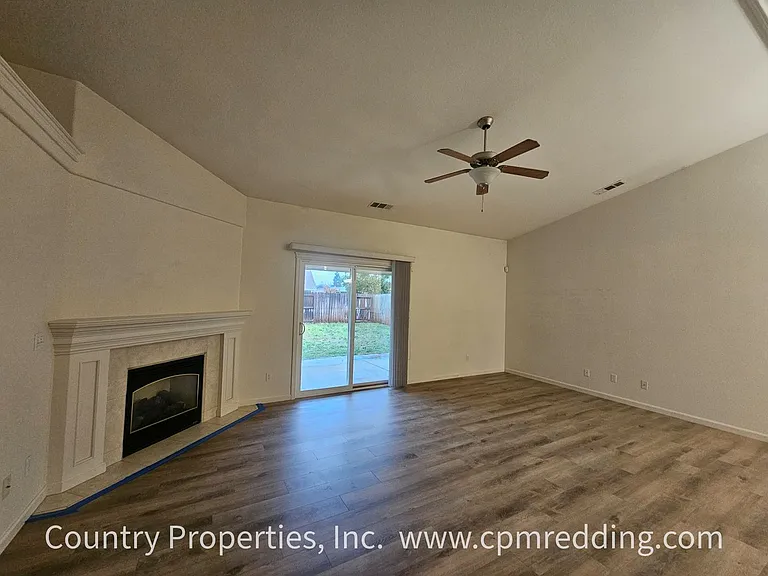 3875 Meadow Oak Way — Photo 7