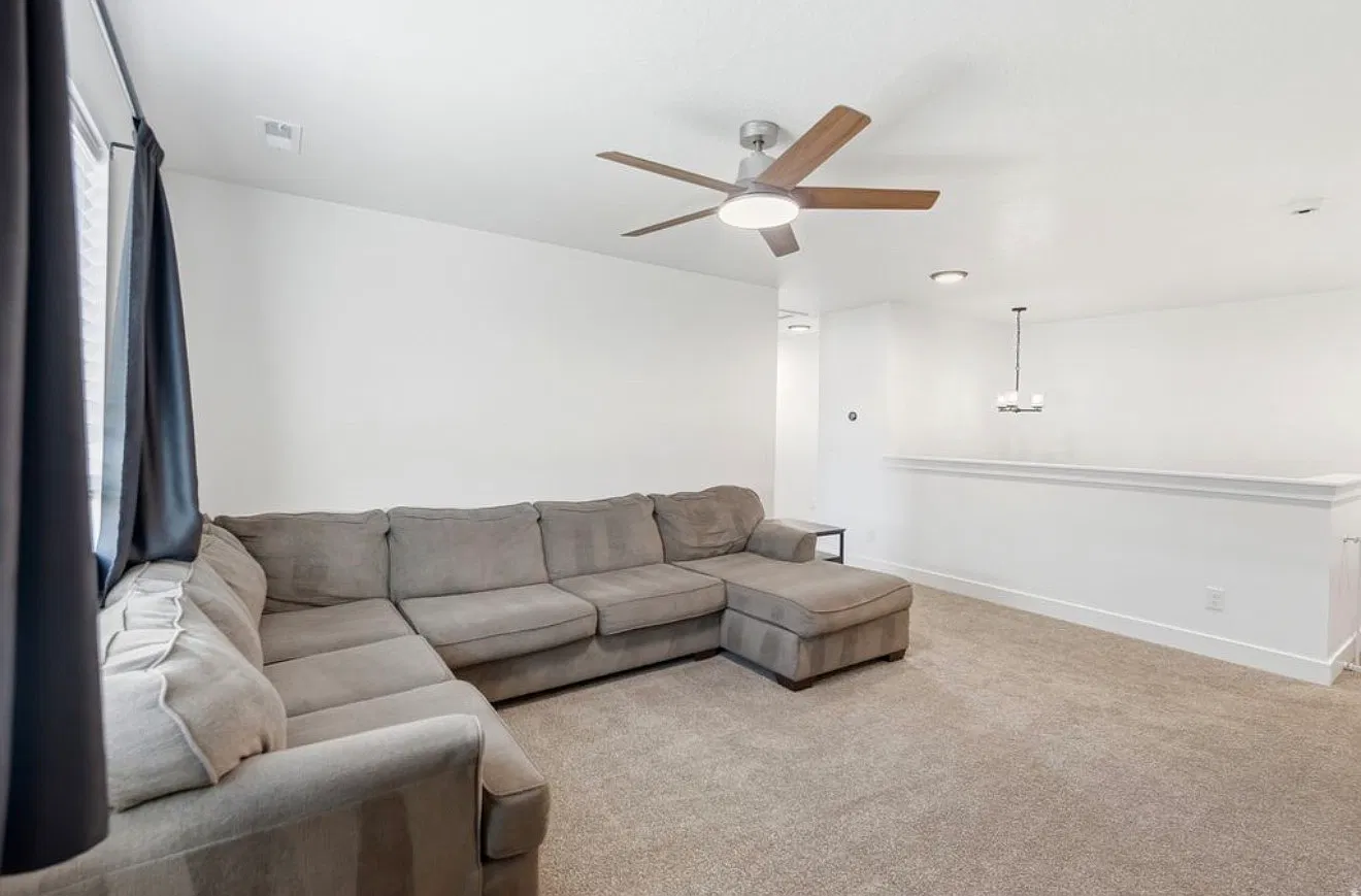 4 bed, 2.5 bath, 3800 sqft, $2,700 — Photo 3