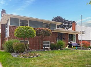9663 Blaty St, Taylor, MI 48180