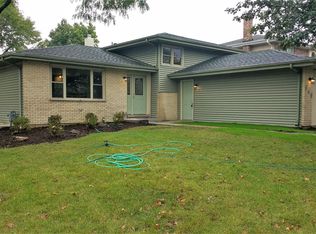 949 Kalamazoo Ct, Carol Stream, IL 60188