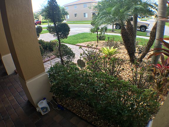 3rd image of 903 NW 206th St