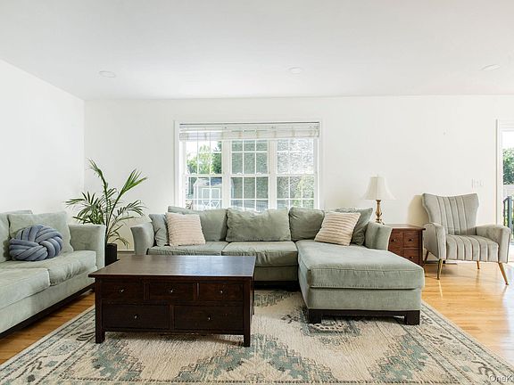 4th image of 18 Barrett Place