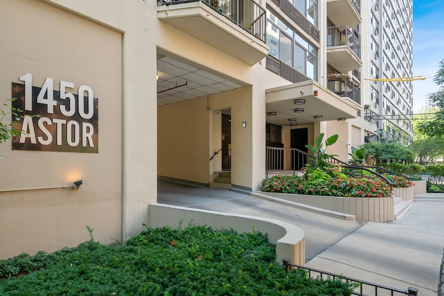 1450 N Astor St APT 5A photo 1