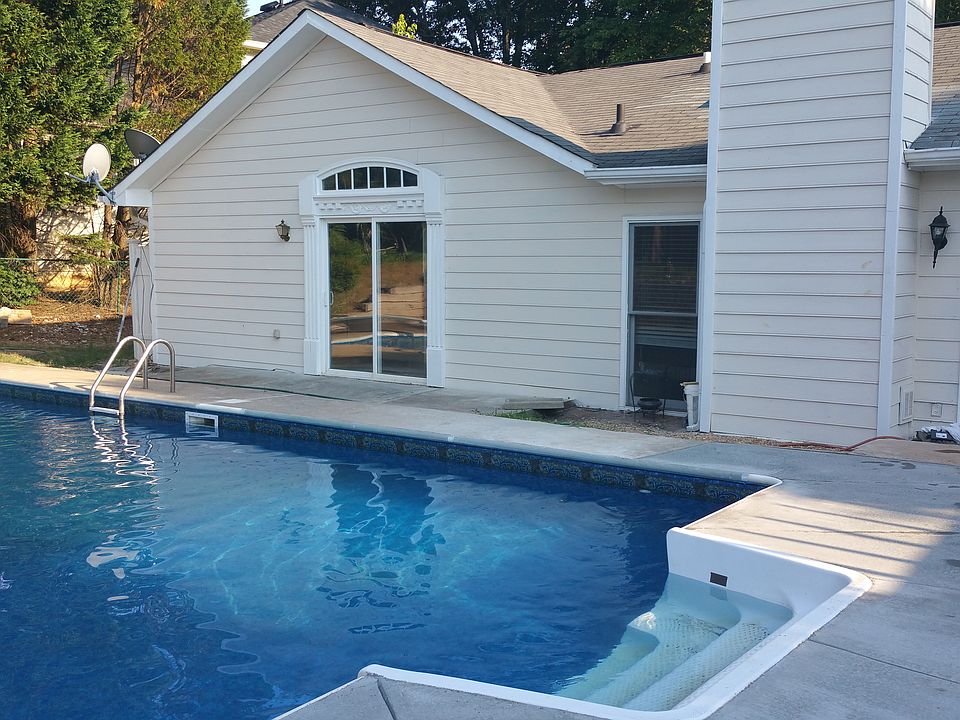 1st image of 9805 Woodfall Dr