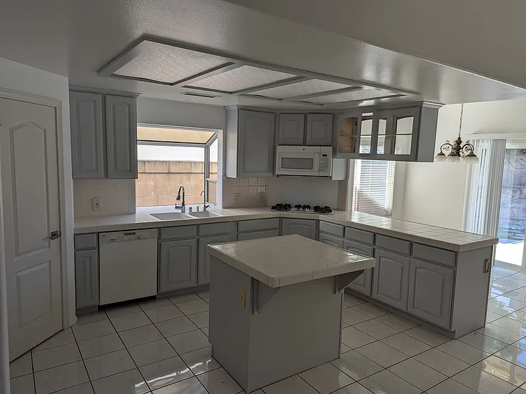 301 Roosevelt Ave — Photo 5