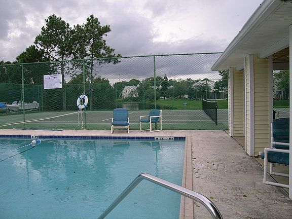 community pool/tennis