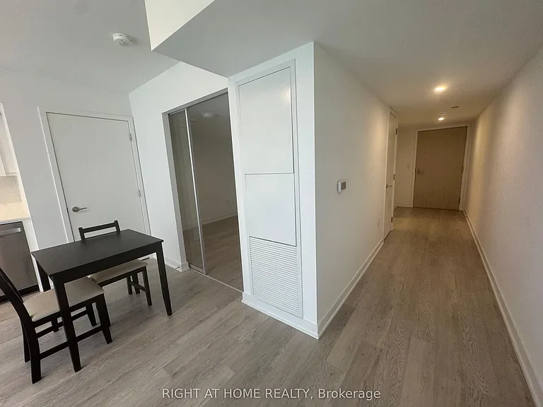 3 Strathgowan Ave #322 — Photo 9
