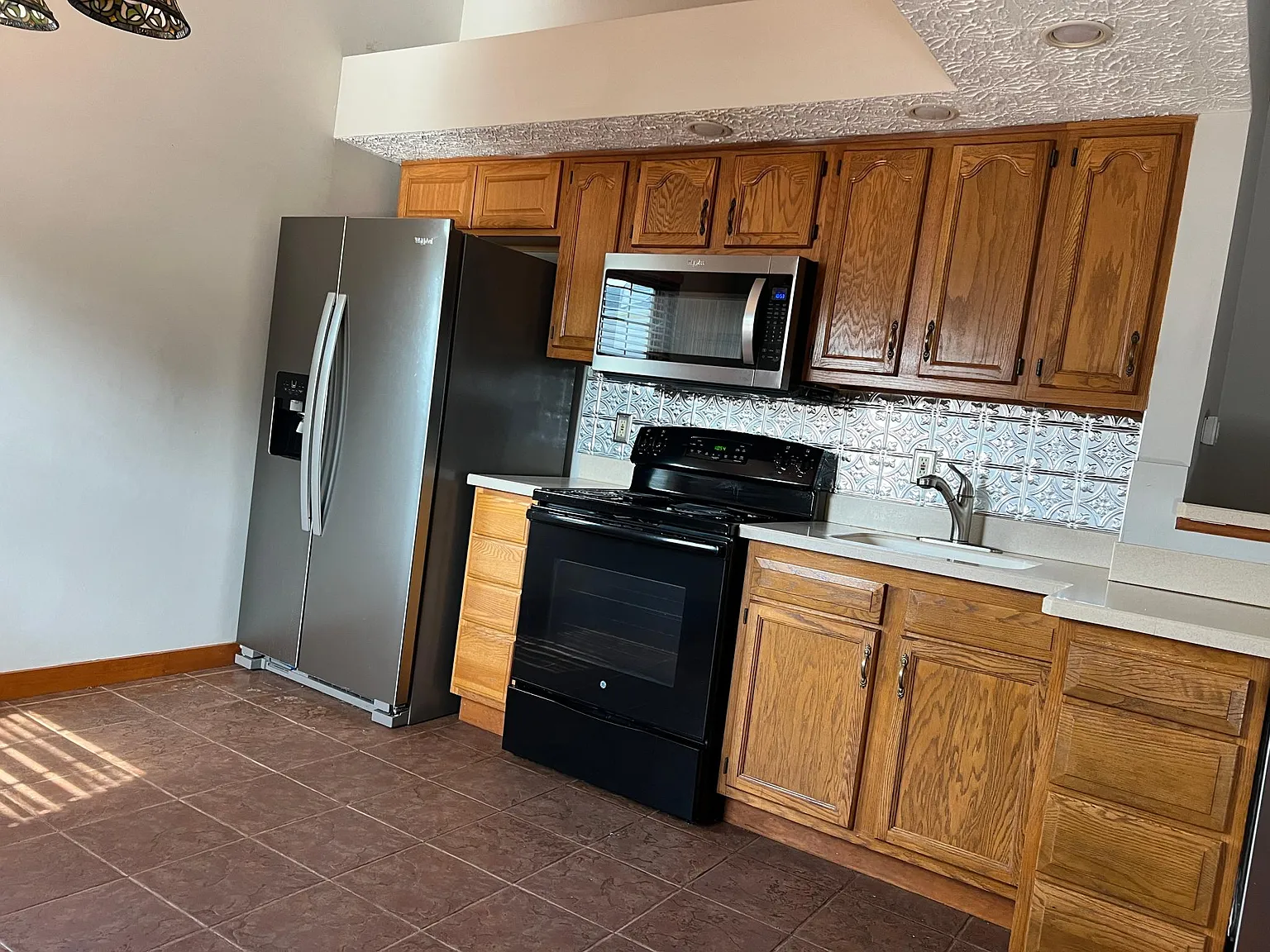 4 bed, 2200 sqft, $2,395 — Photo 2