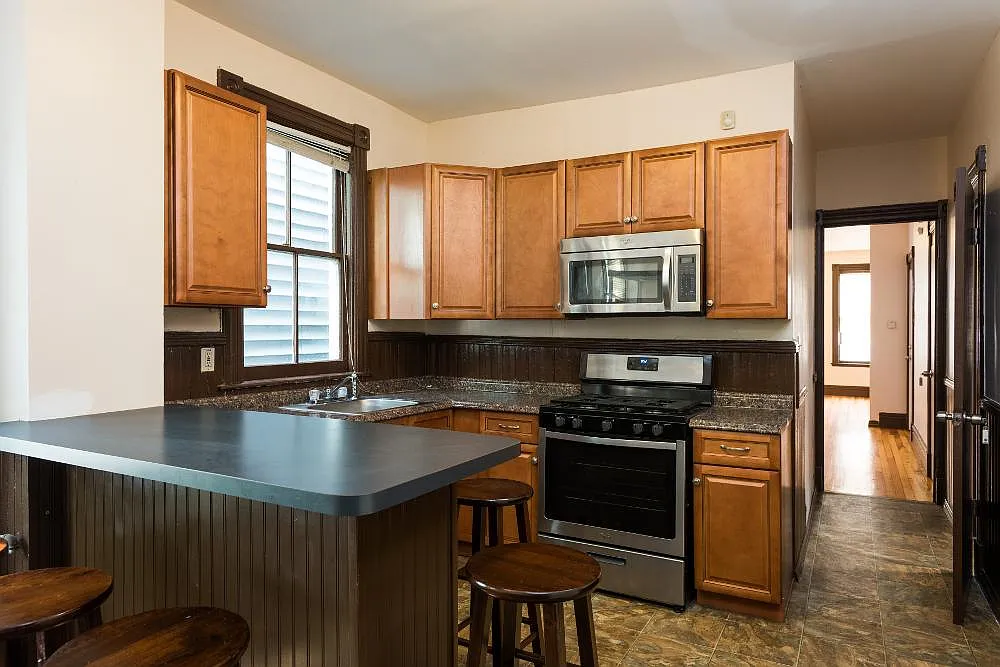 4 bed, 1475 sqft, $2,200 — Photo 2