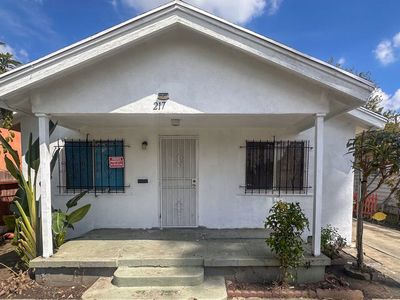 217 W 70th St, Los Angeles, CA, 90003