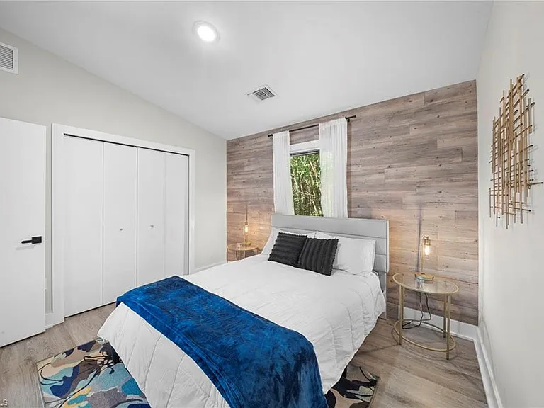 3260 Woodside Ave — Photo 13