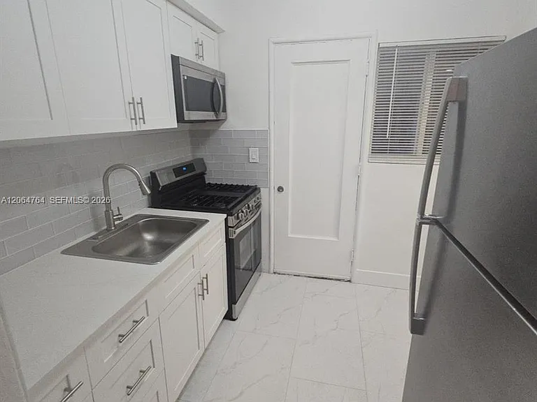 7435 Byron Ave #5 — Photo 3