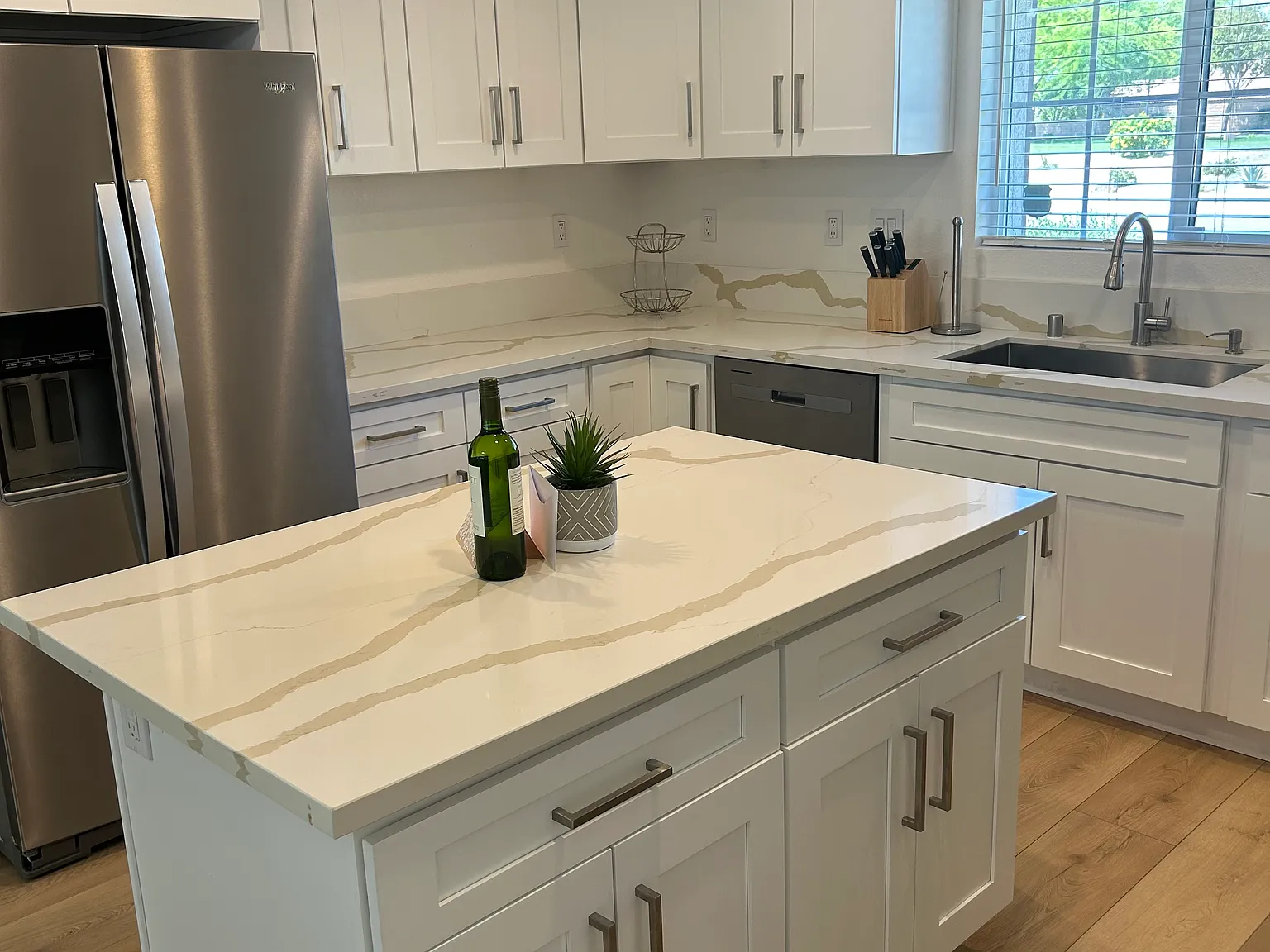 4 bed, 2025 sqft, $3,300 — Photo 4