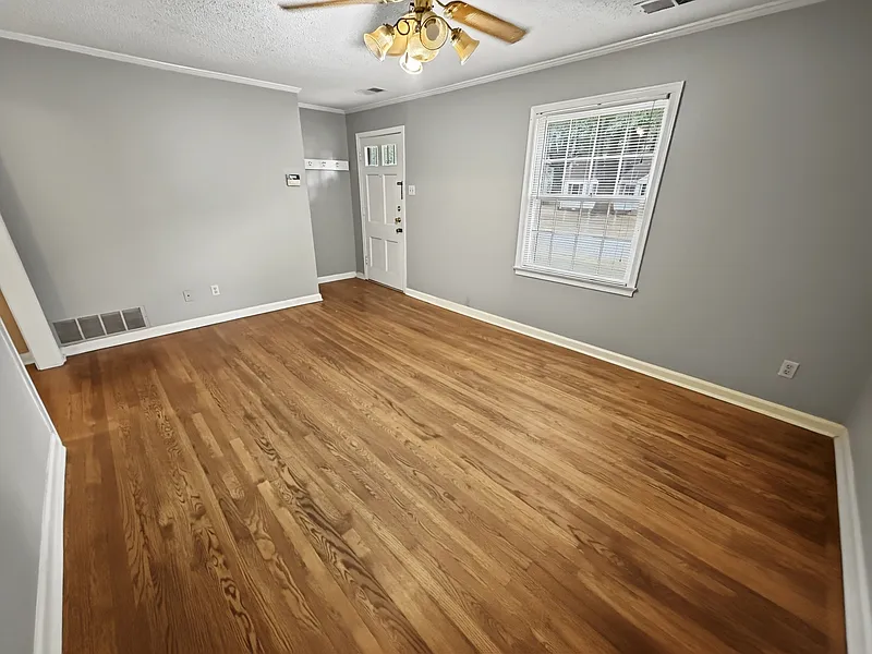 3 bed, 1.0 bath, 1100 sqft, $1,200 — Photo 4