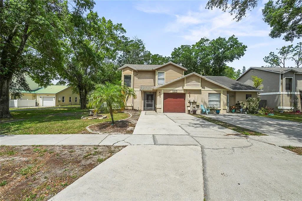 3 bed, 2.5 bath, 1428 sqft, $2,100 — Photo 1