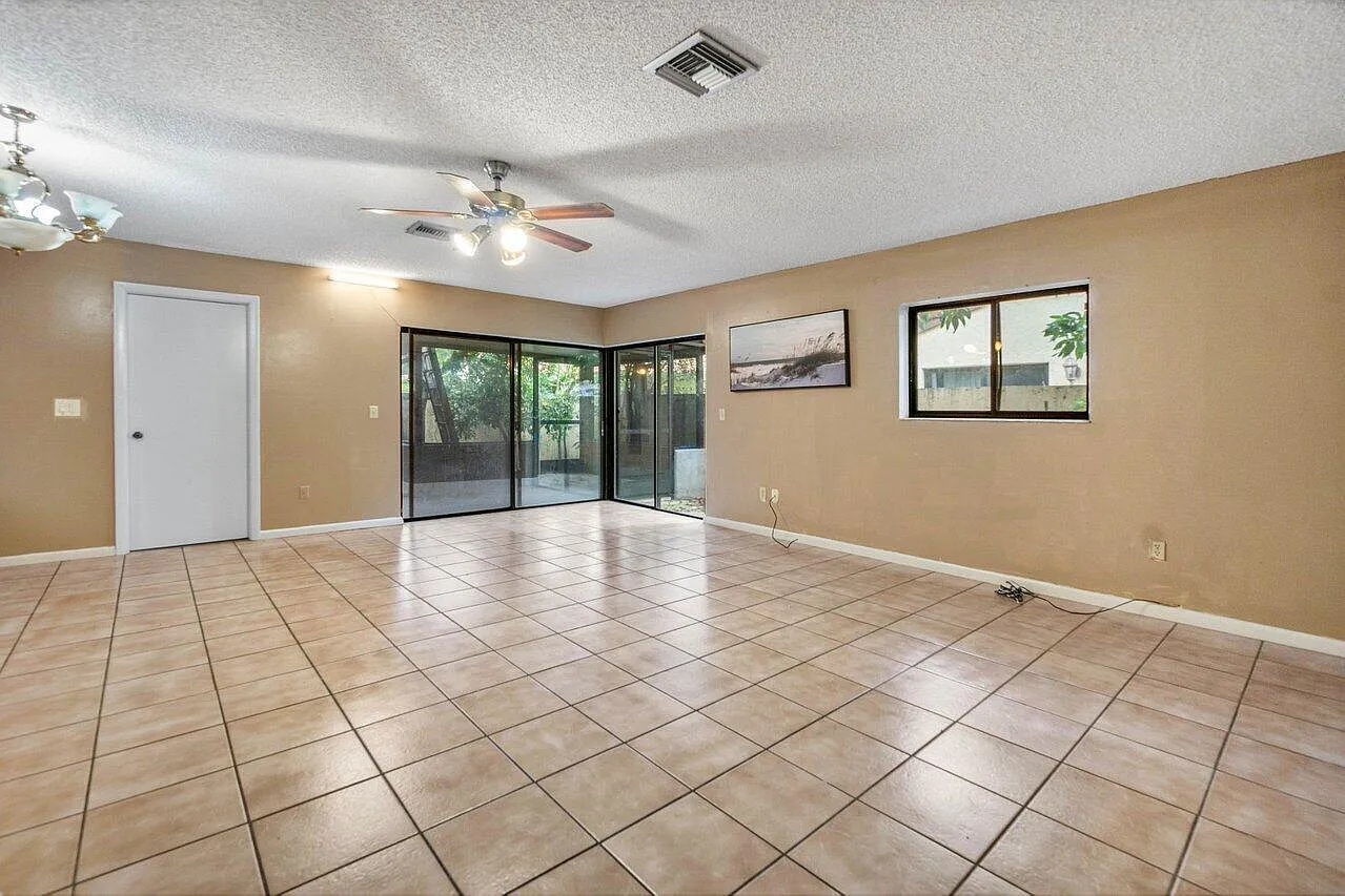 2 bed, 2.0 bath, 1175 sqft, $2,400 — Photo 4