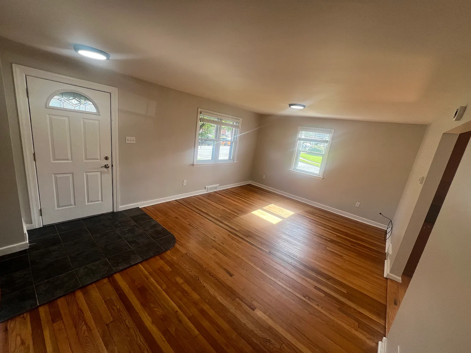 3 bed, 1500 sqft, $2,075 — Photo 3