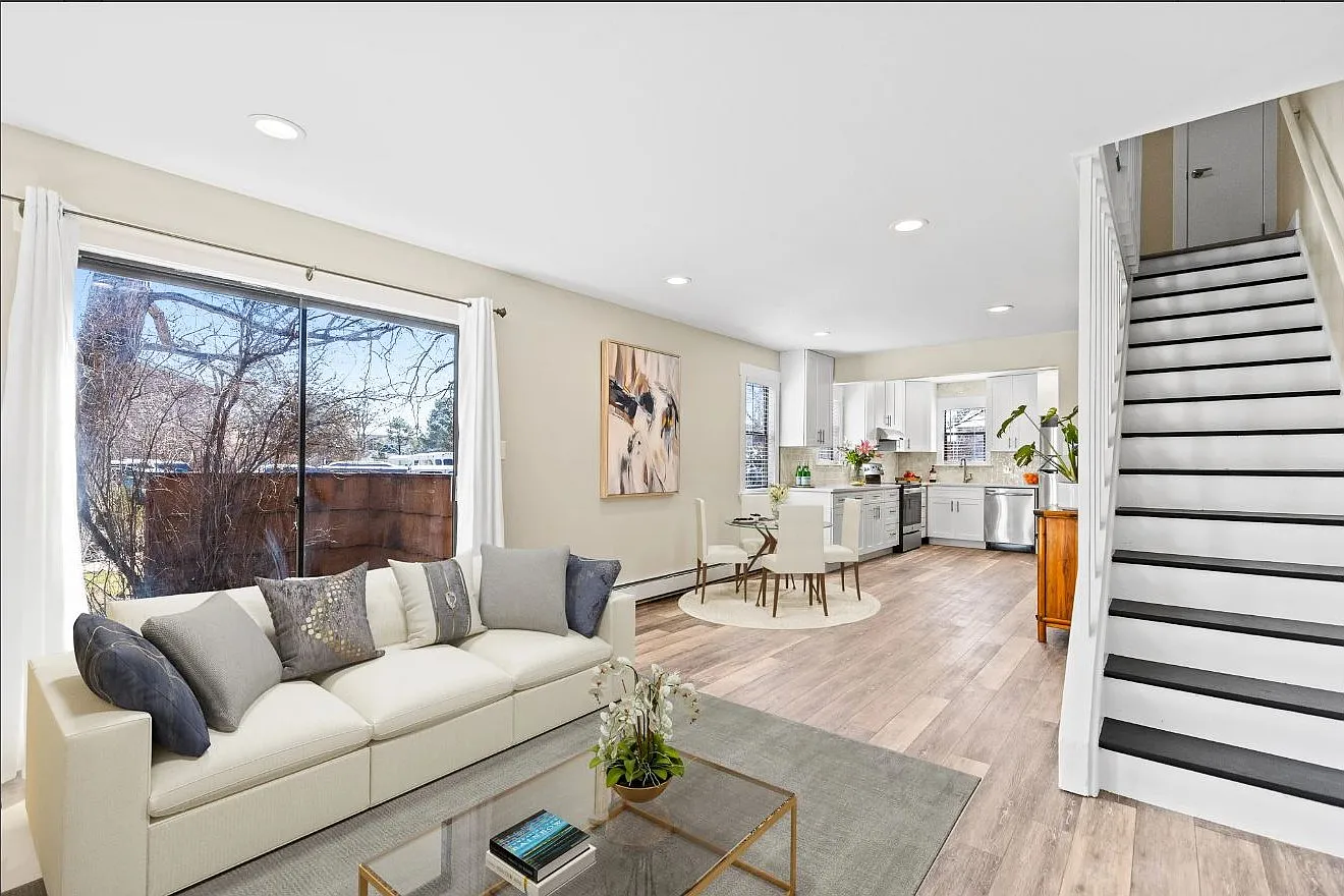 2 bed, 925 sqft, $2,810 — Photo 2